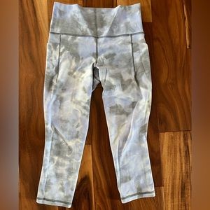 Athleta Salutation Stash Pocket II Capri